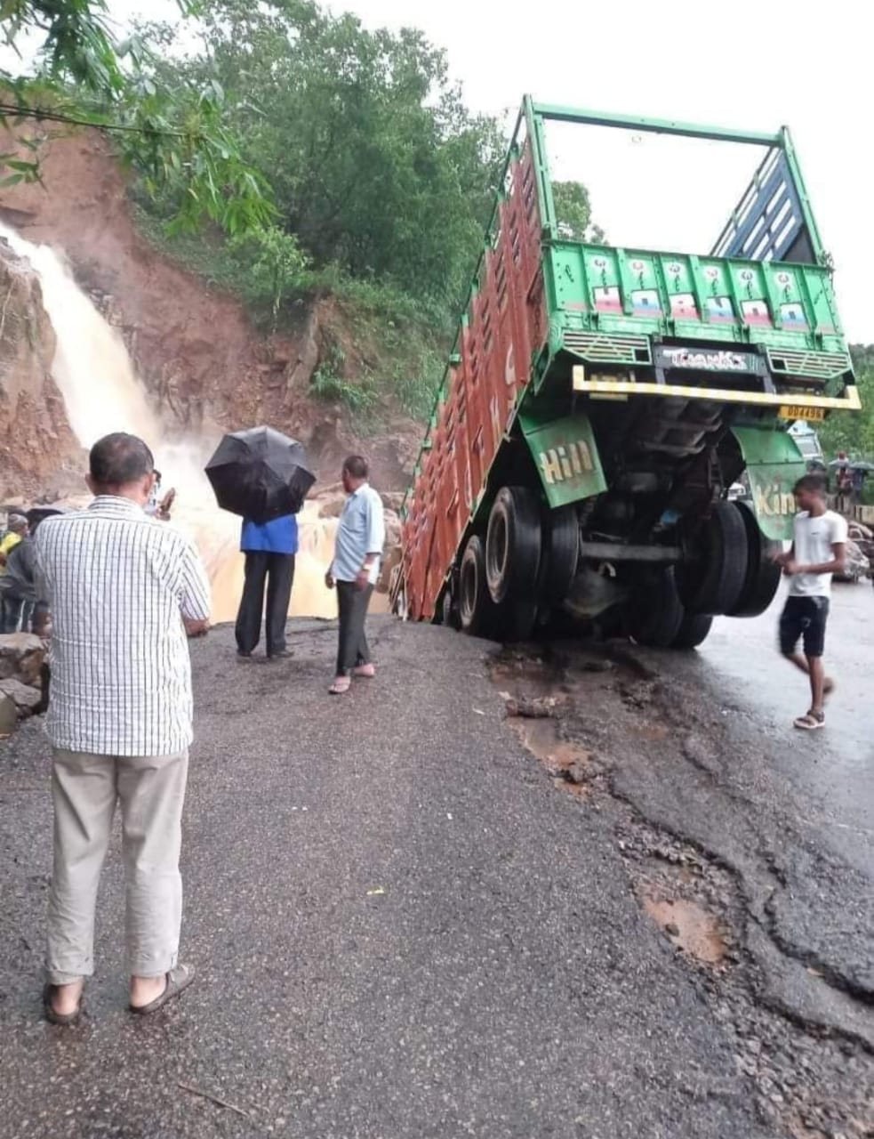 NH-6 पर यातायात ठप