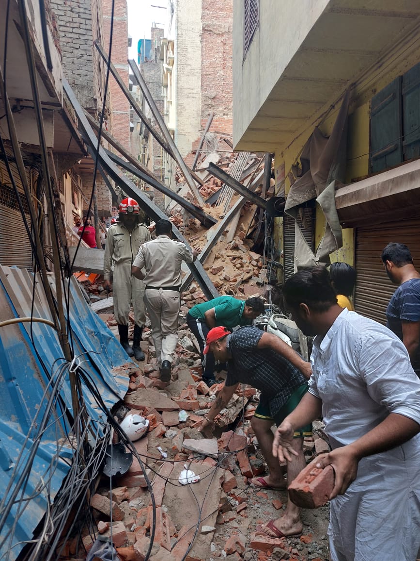 Building collapsed in Delhi