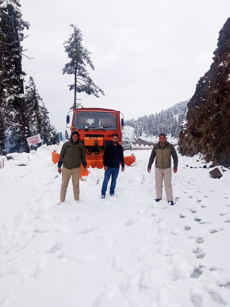 Snow clearness work is in progress on Mughal Road, tomorrow mughal road closed due to snow accumlation