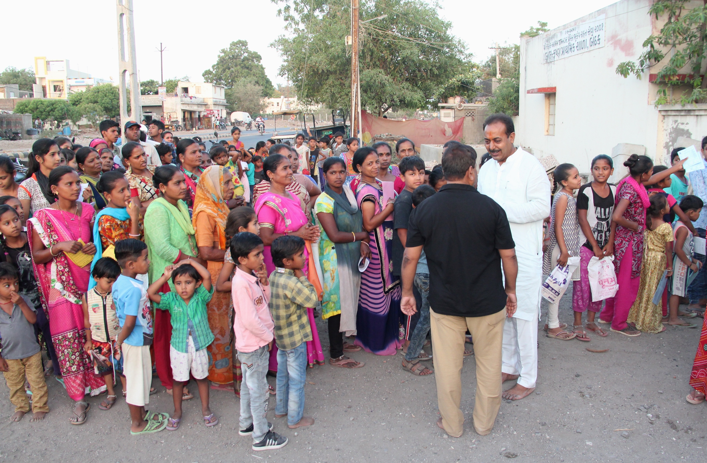 જામનગરમાં નોટબુક વિતરણન