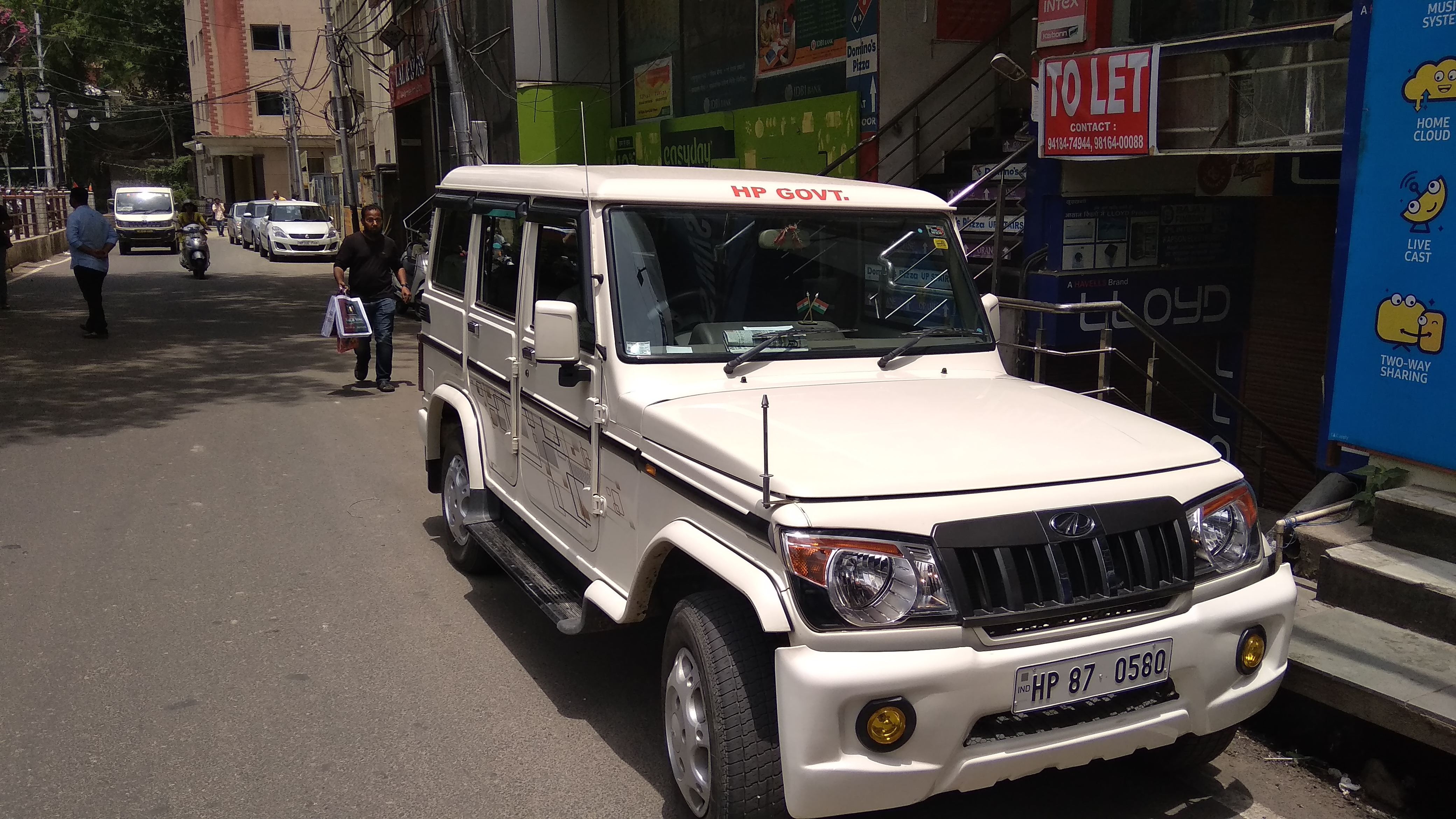 mandi, Government vehicles parked in NO parking zone