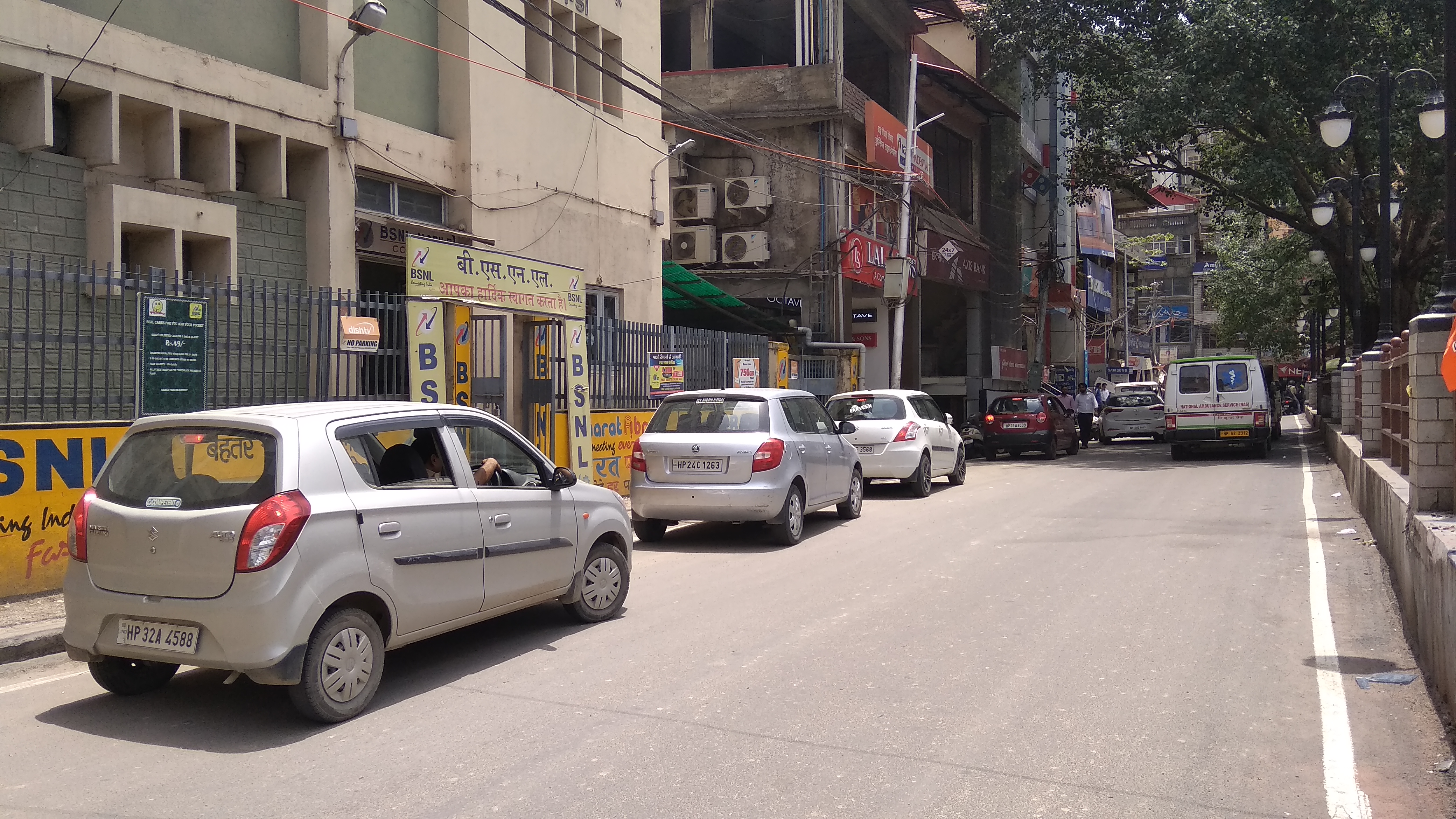 mandi, Government vehicles parked in NO parking zone