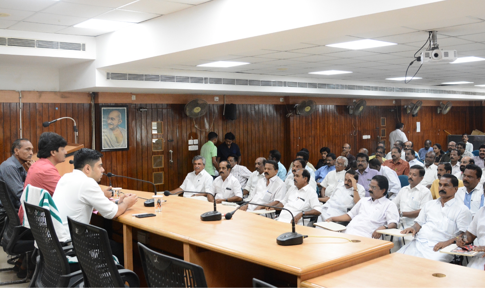 ജില്ലാ കലക്ടർക്ക് യാത്രയയപ്പു നൽകി  ആലപ്പുഴ കലക്ടർ  sendoff-collector-s-suhas  നെഹ്‌റു ട്രോഫി വള്ളംകളി സൊസൈറ്റി  NTBR