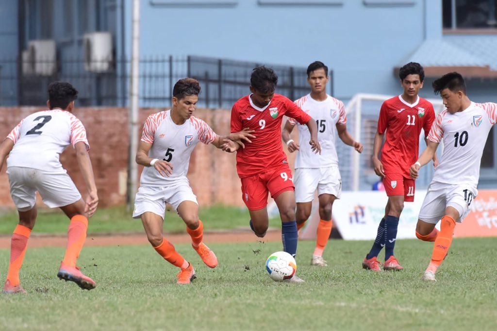 Indian and Maldives players jostle for ball during the match.