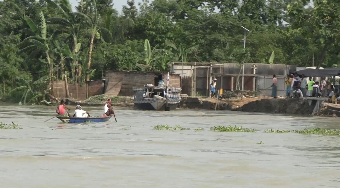 Bhelengi river erosion collapses 37 house at Jania