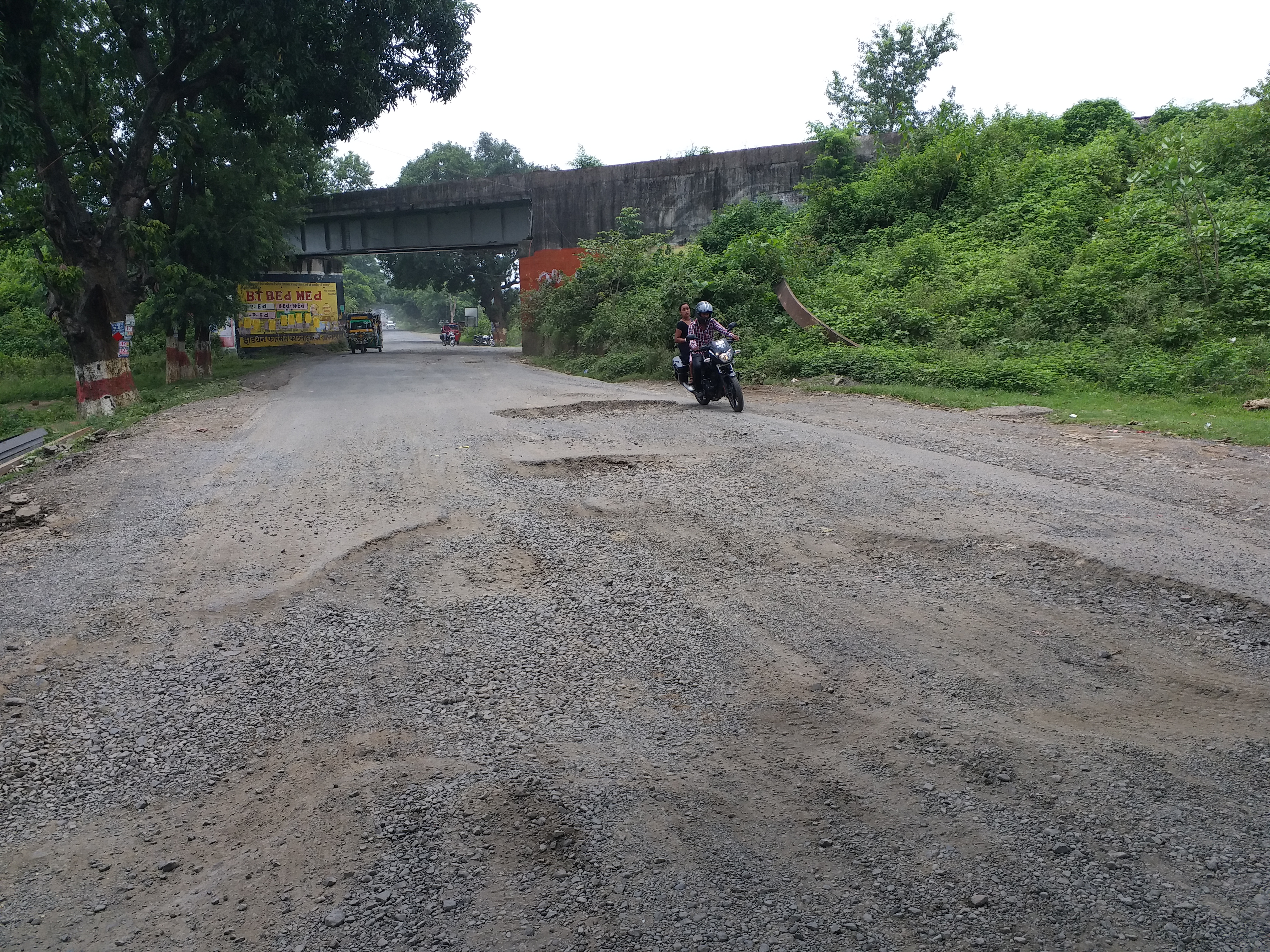 bad-condition-of-main-road-of-dumka-deoghar