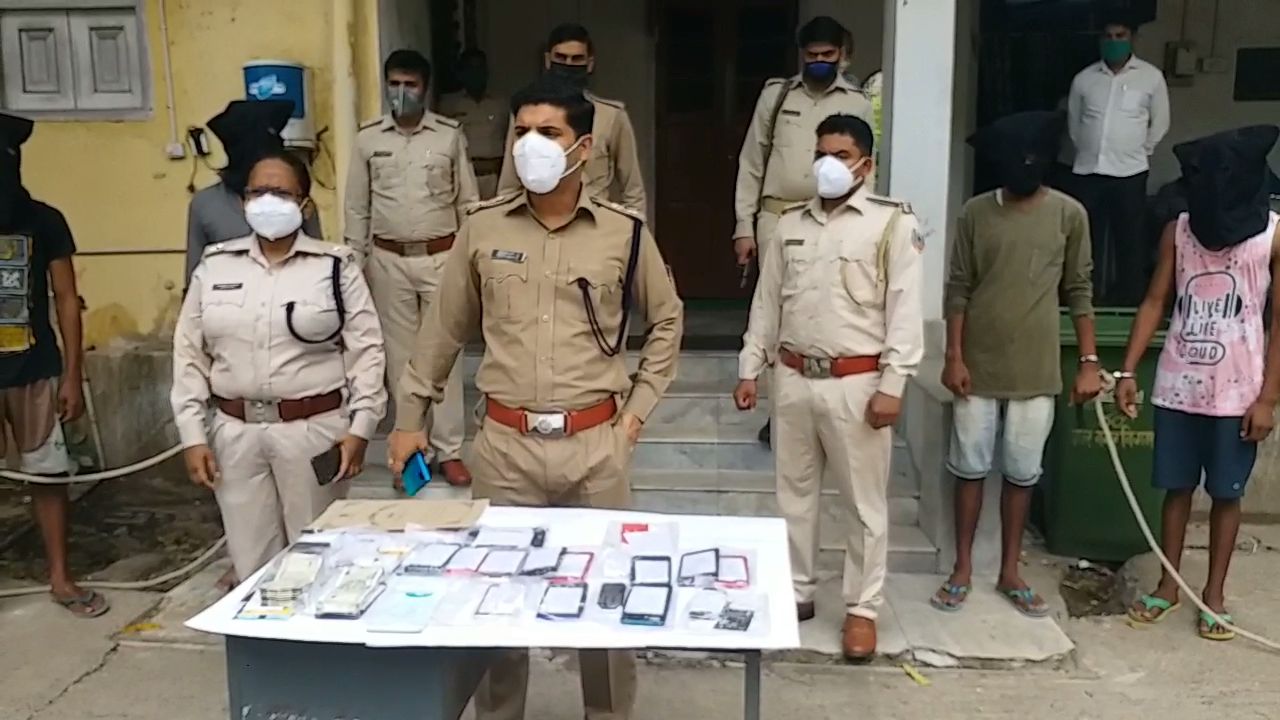 cyber criminal arrested in deoghar, cyber crime in deoghar, crime news of deoghar, देवघर में साइबर अपराधी गिरफ्तार, देवघर में साइबर अपराधी, देवघर में अपराध की खबरें