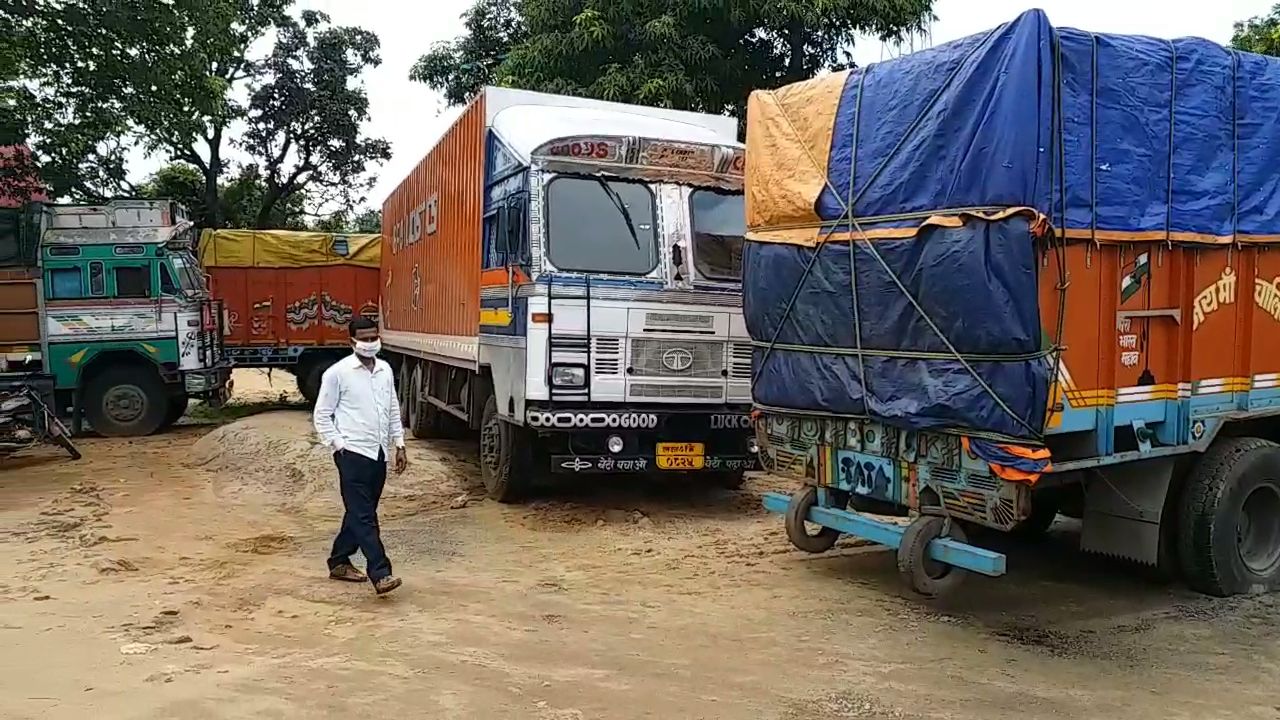 trucks loaded with illegal sand seized