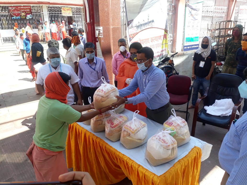 distributed ration to needy in deoghar