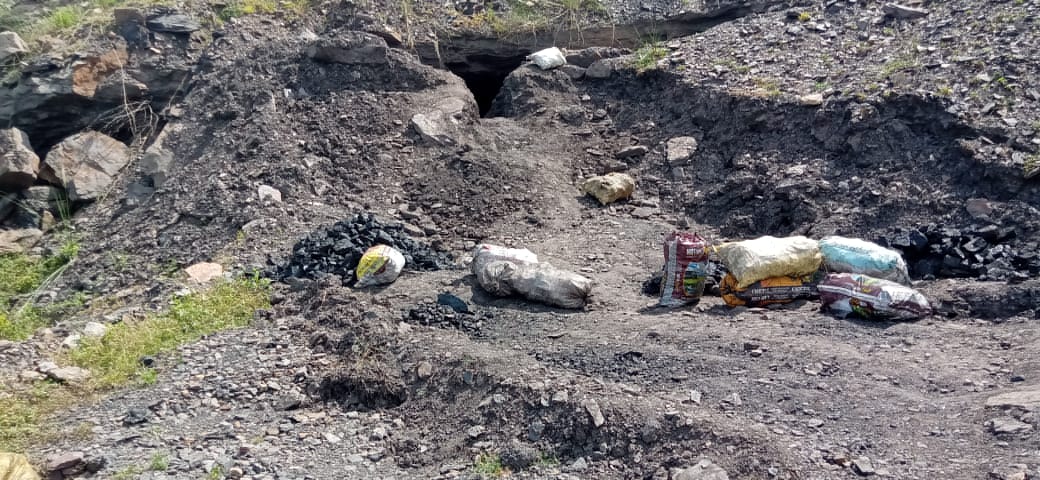 one died due to slowing down during illegal excavation at baghmara in dhanbad