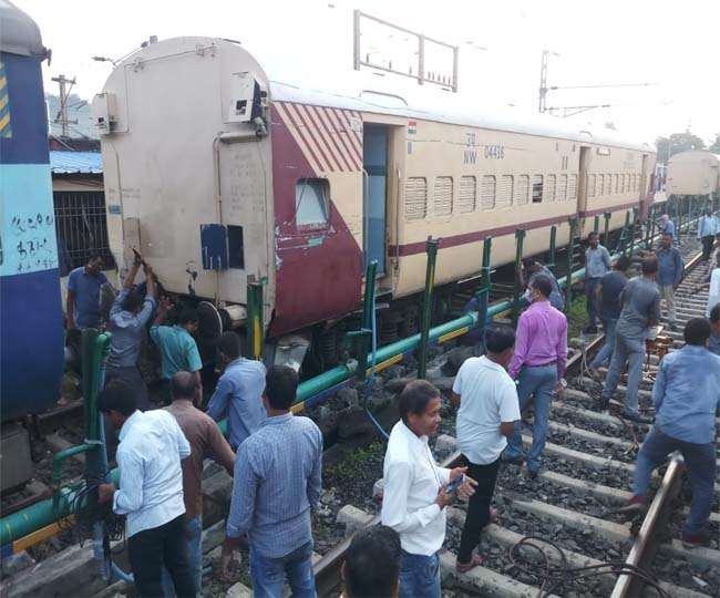 Gomo-Chopan passenger train in Dhanbad derailed