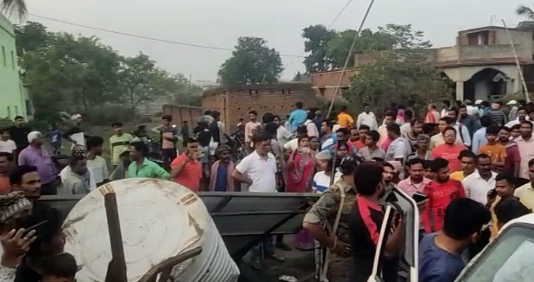 dhanbad-road-accident-live-scorpio-trampled-gupchup-cart-in-dhanbad-two-died-including-child