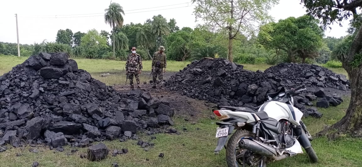 SDPO raids illegal smuggling of coal in Dhanbad