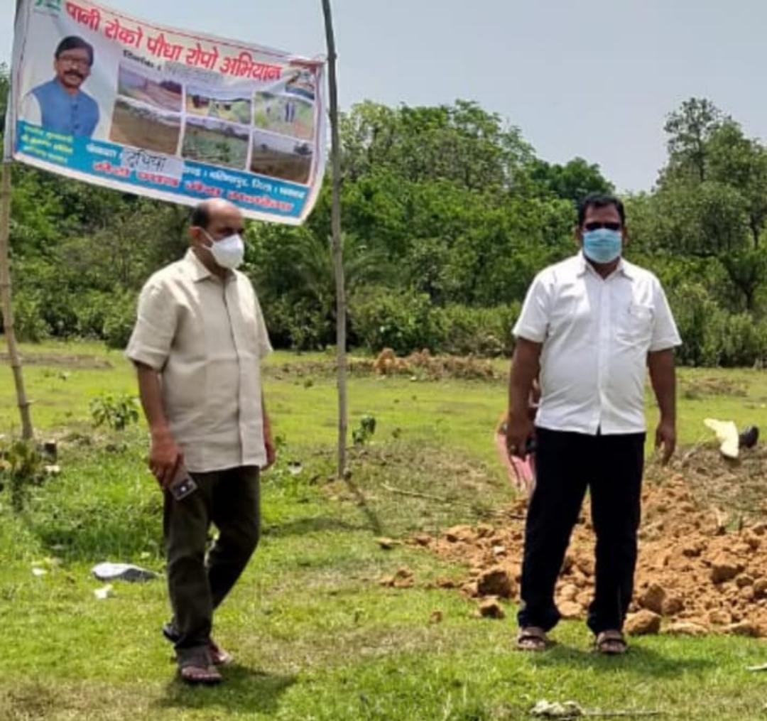 plantation of mango tree in dhanbad, पानी रोको पौधा रोपो' अभियान,