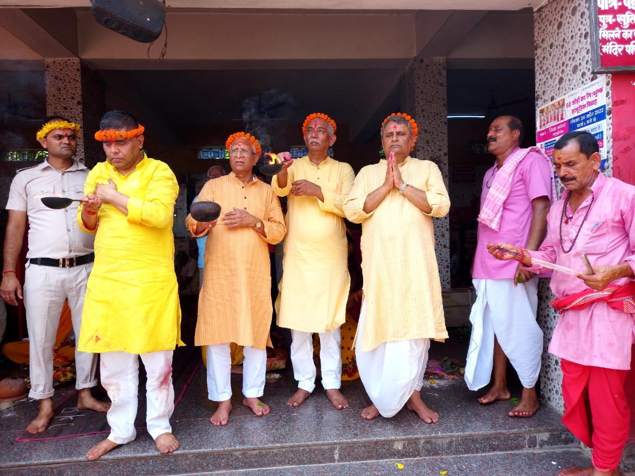 Bihar Education Minister Vijay Kumar Choudhary worshiped at Baba Basukinath in Dumka