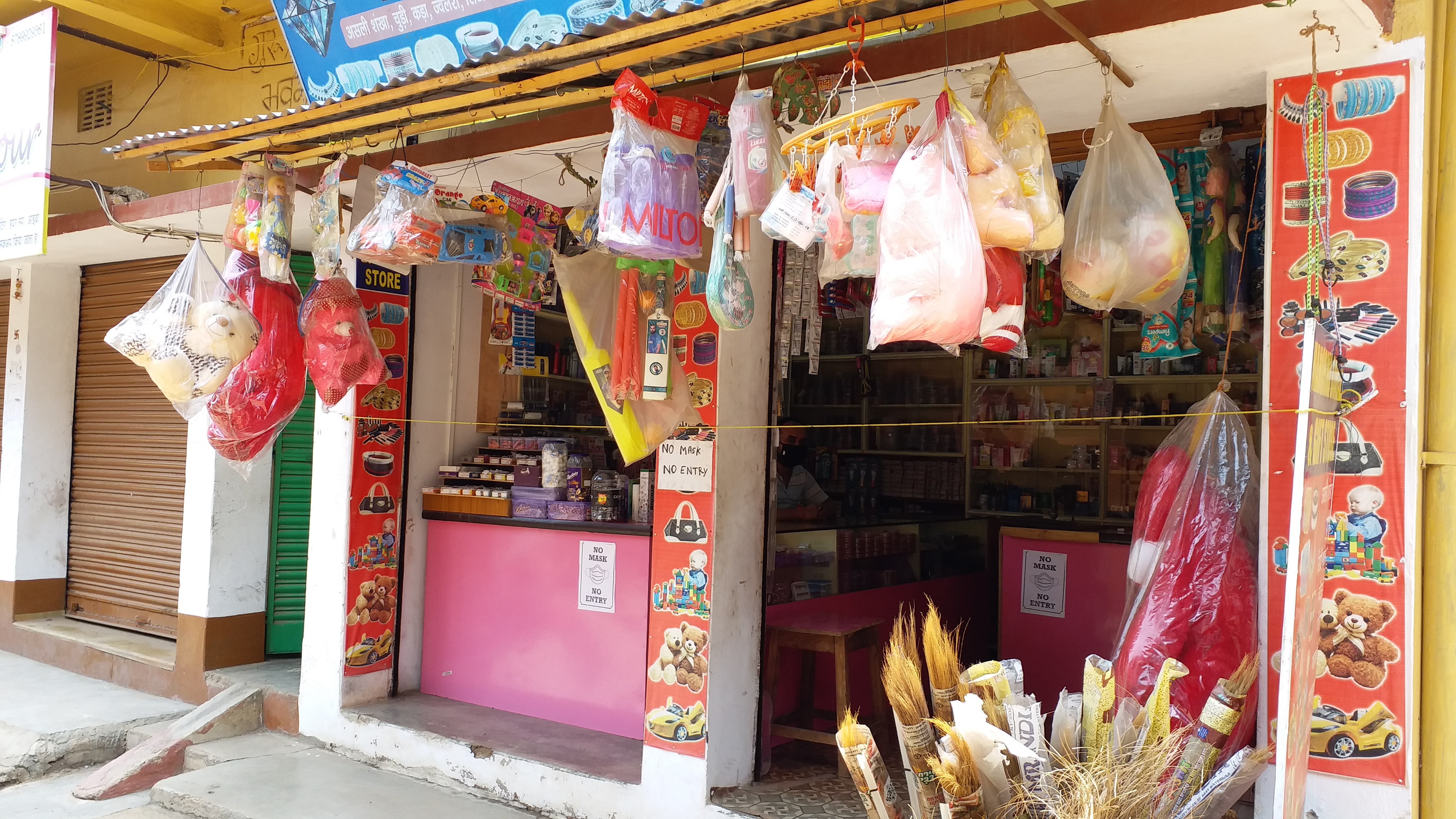 Clothes, shoes shops in Dumka opened from Unlock 01 in Jharkhand