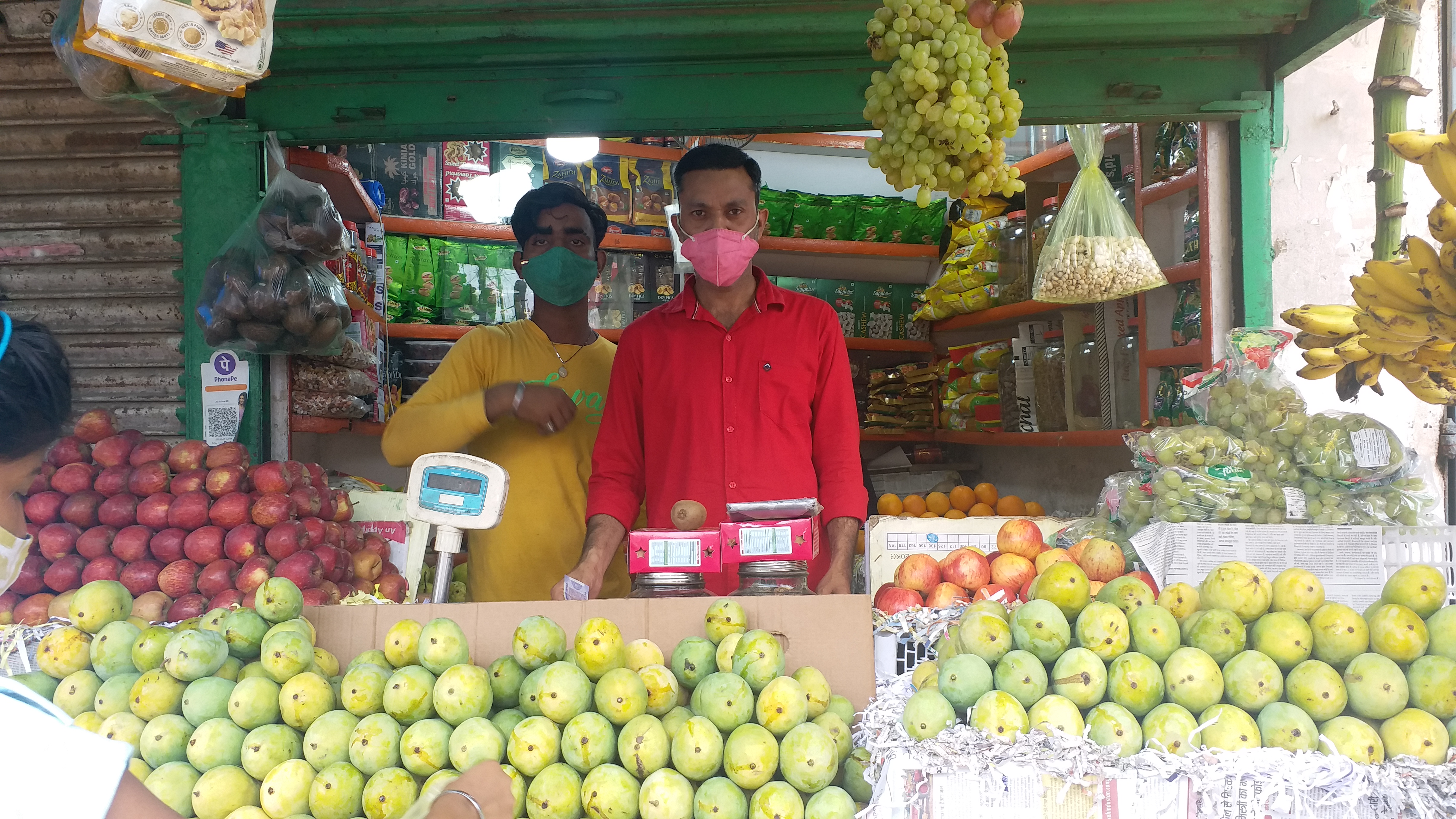Price of fruit in dumka increased when bus movement from Kolkata in lockdown stopped
