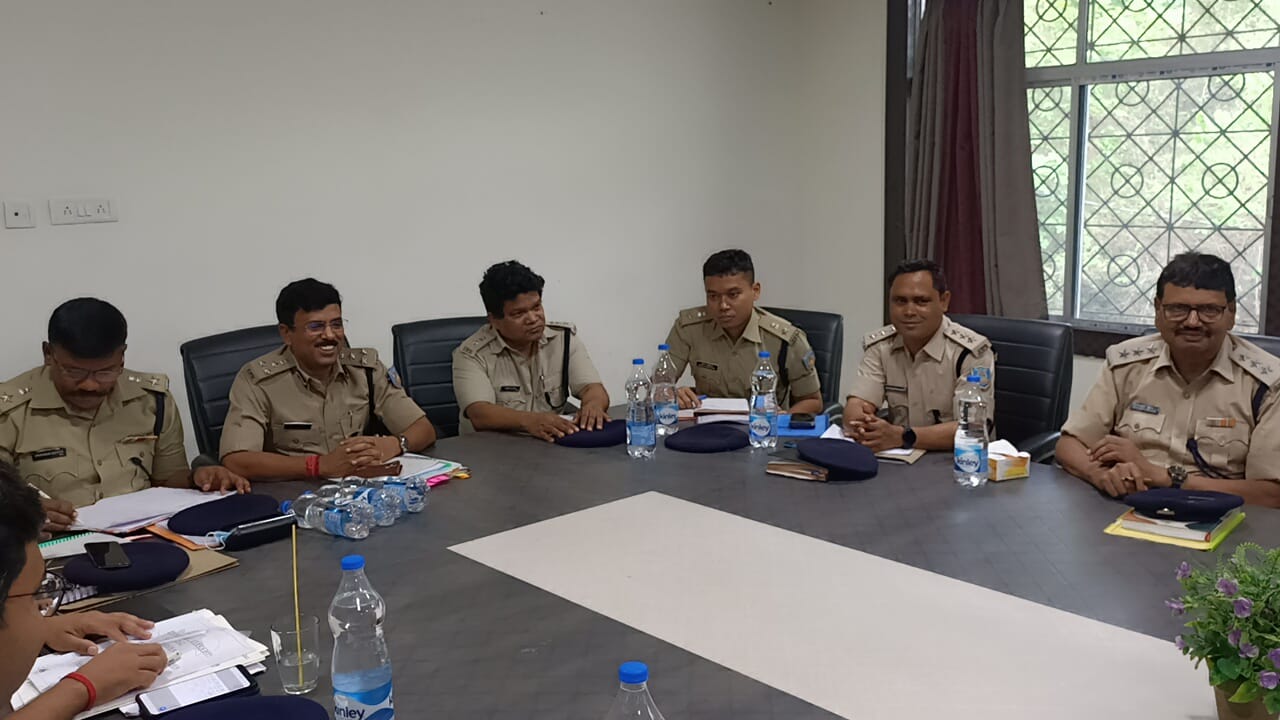 Jharkhand and West Bengal Police officers meeting under chairmanship of Santhal Pargana DIG in Dumka