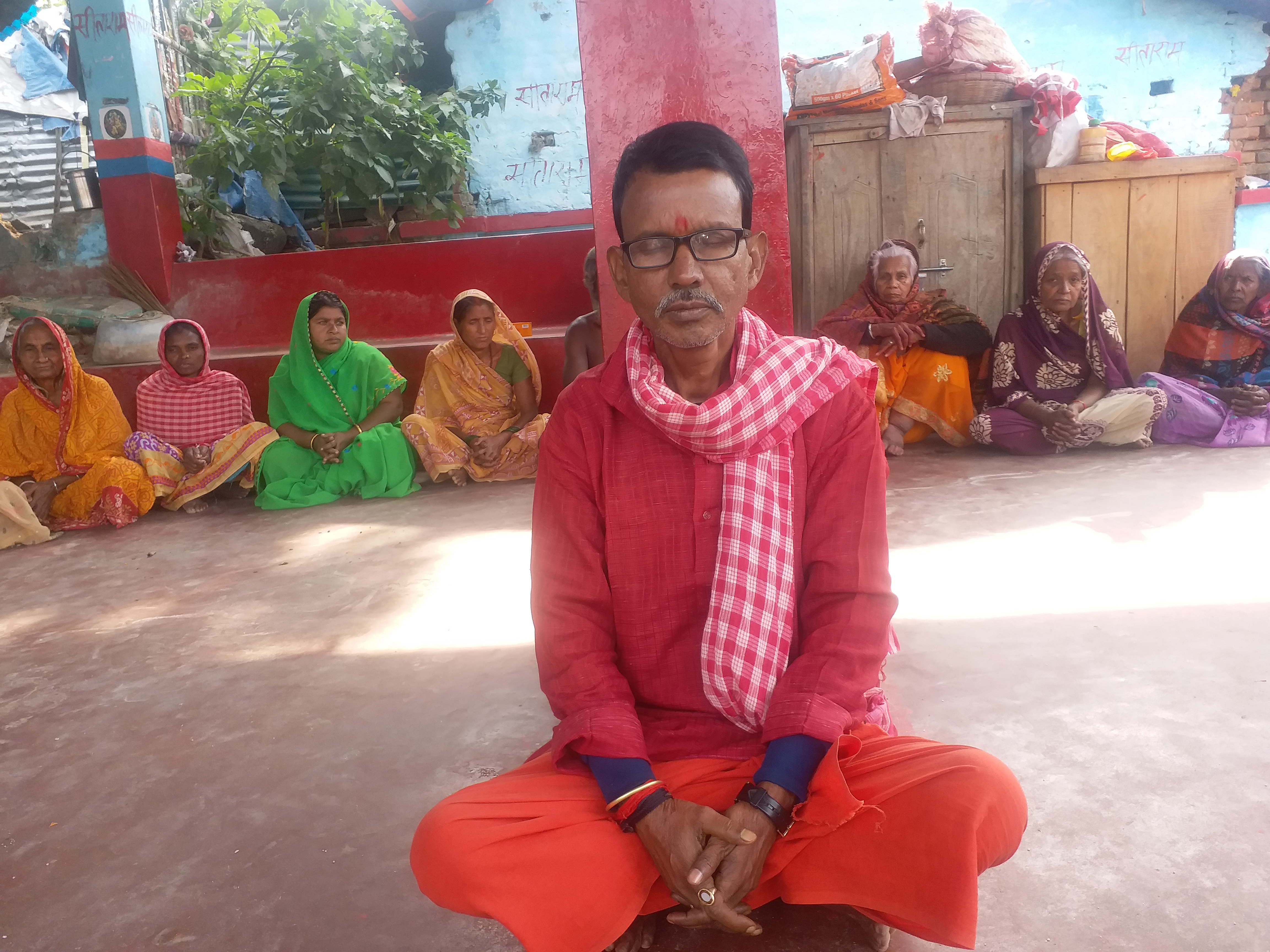 Unique tradition of devotees dharna at Basukinath temple in Dumka