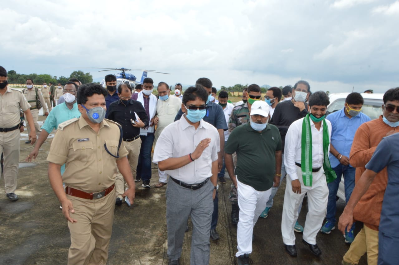 गार्ड ऑफ ऑनर दिया गया.