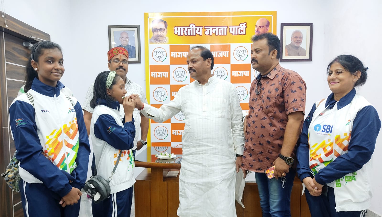 BJP leader Raghubar Das congratulated players won silver medals in Yoga in Khelo India Youth Games