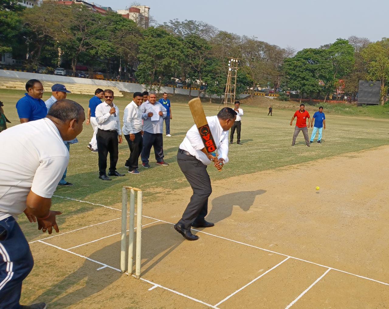 Health Minister Banna Gupta played cricket in Jamshedpur