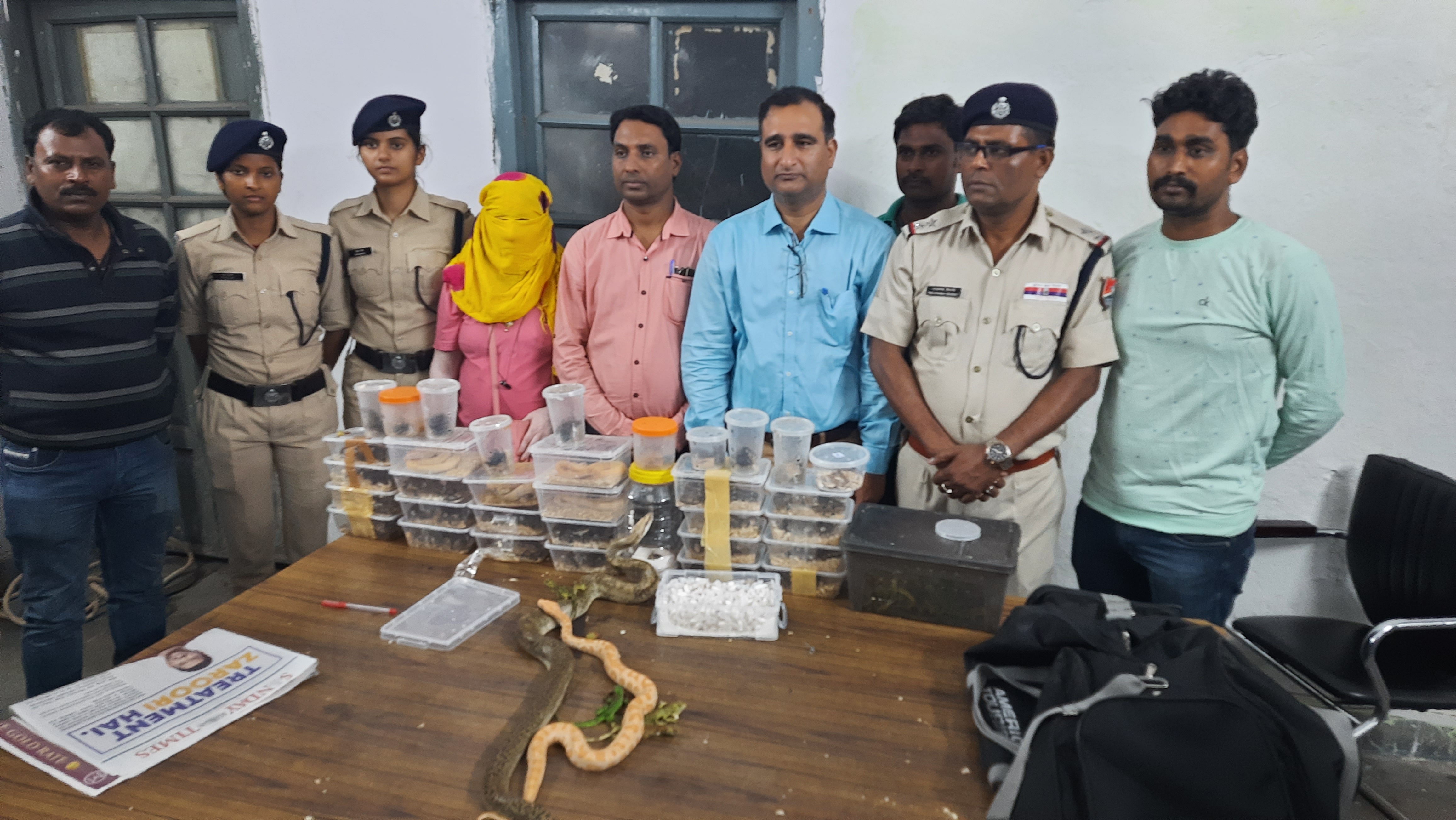 woman-arrested-with-exotic-breed-snakes-in-jamshedpur