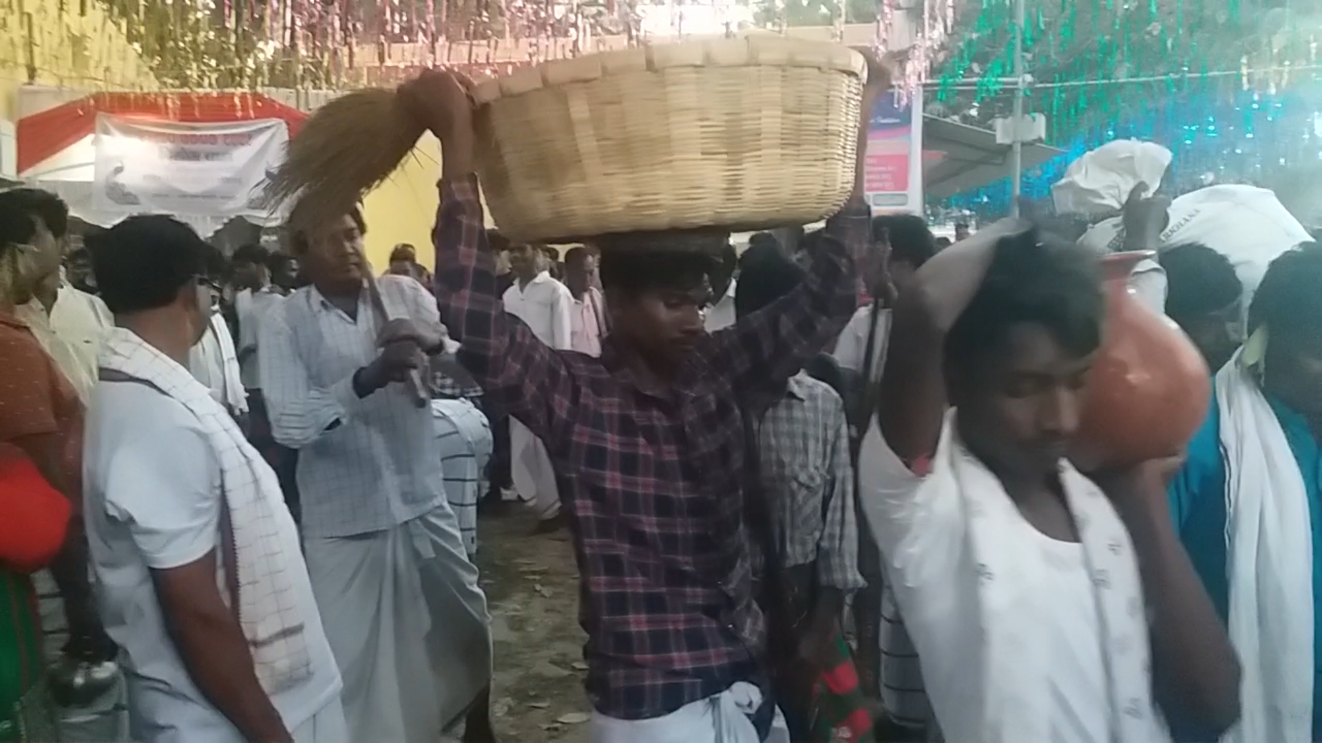 meaning of worship of Sal tree and different dress in Dishom Baha festival of Jharkhand