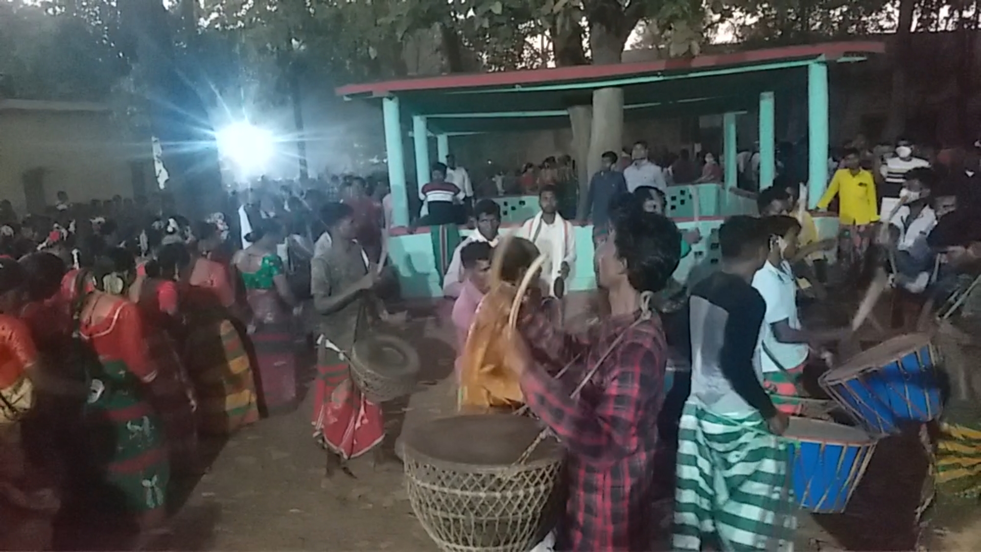 meaning of worship of Sal tree and different dress in Dishom Baha festival of Jharkhand