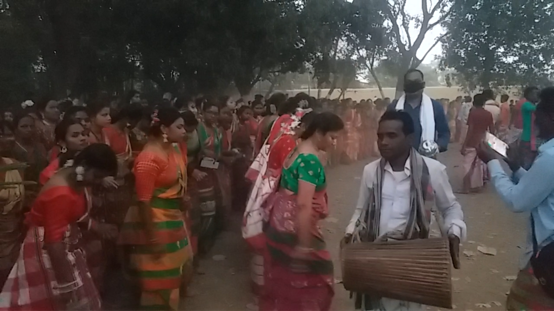 meaning of worship of Sal tree and different dress in Dishom Baha festival of Jharkhand