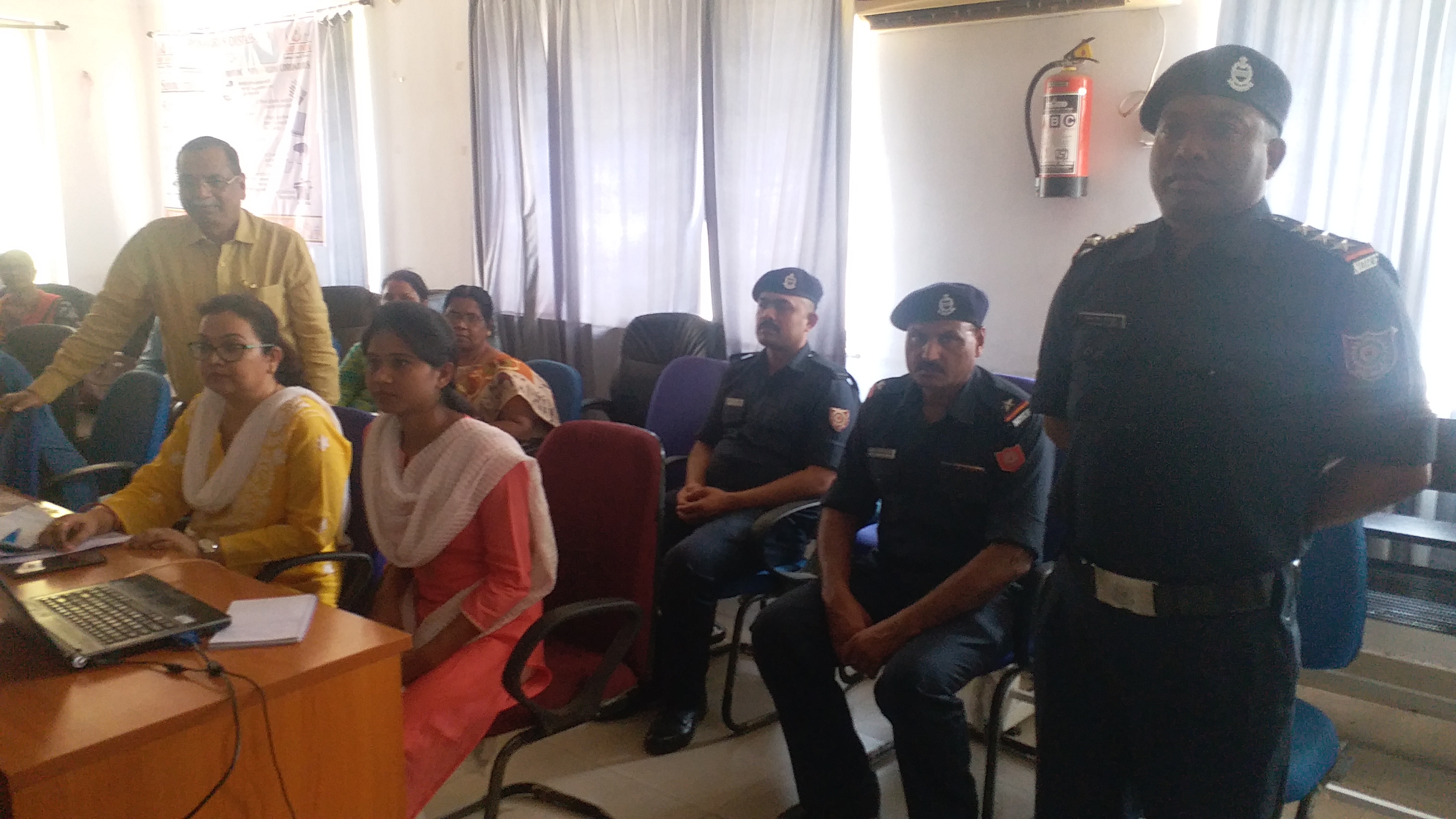 जमशेदपुरः कोरोना को लेकर NDRF की टीम ने चिकित्सकों को किया प्रशिक्षित