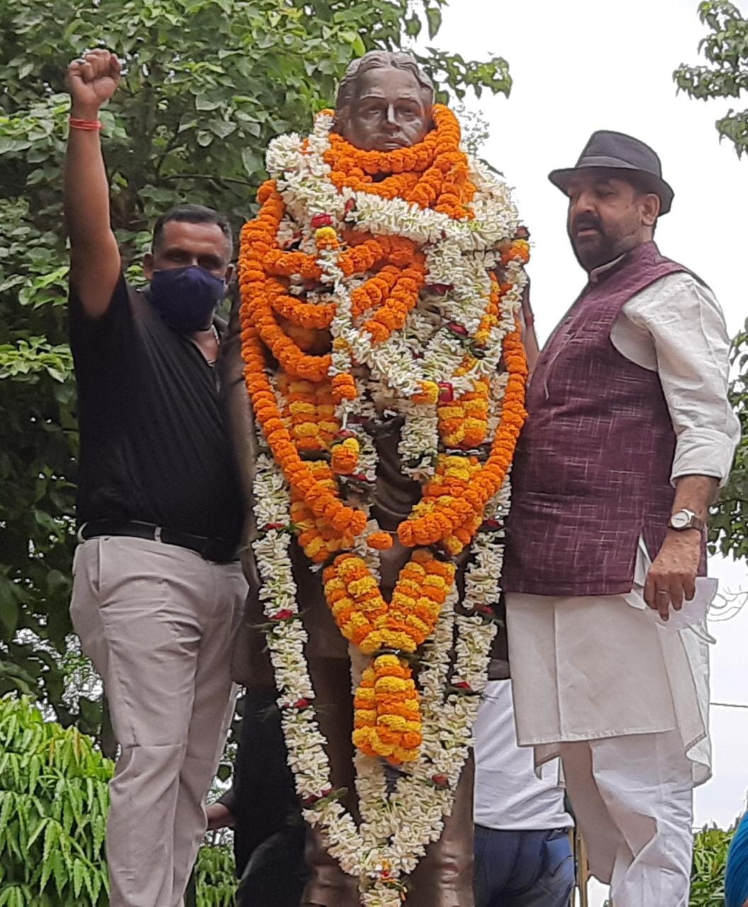 CM Hemant Soren paid tribute to martyr Nirmal Mahto on 34th death anniversary in Jharkhand