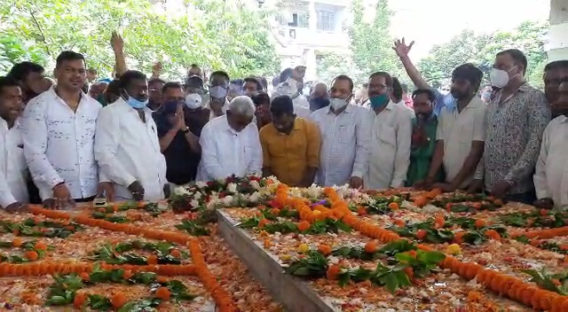 CM Hemant Soren paid tribute to martyr Nirmal Mahto on 34th death anniversary in Jharkhand