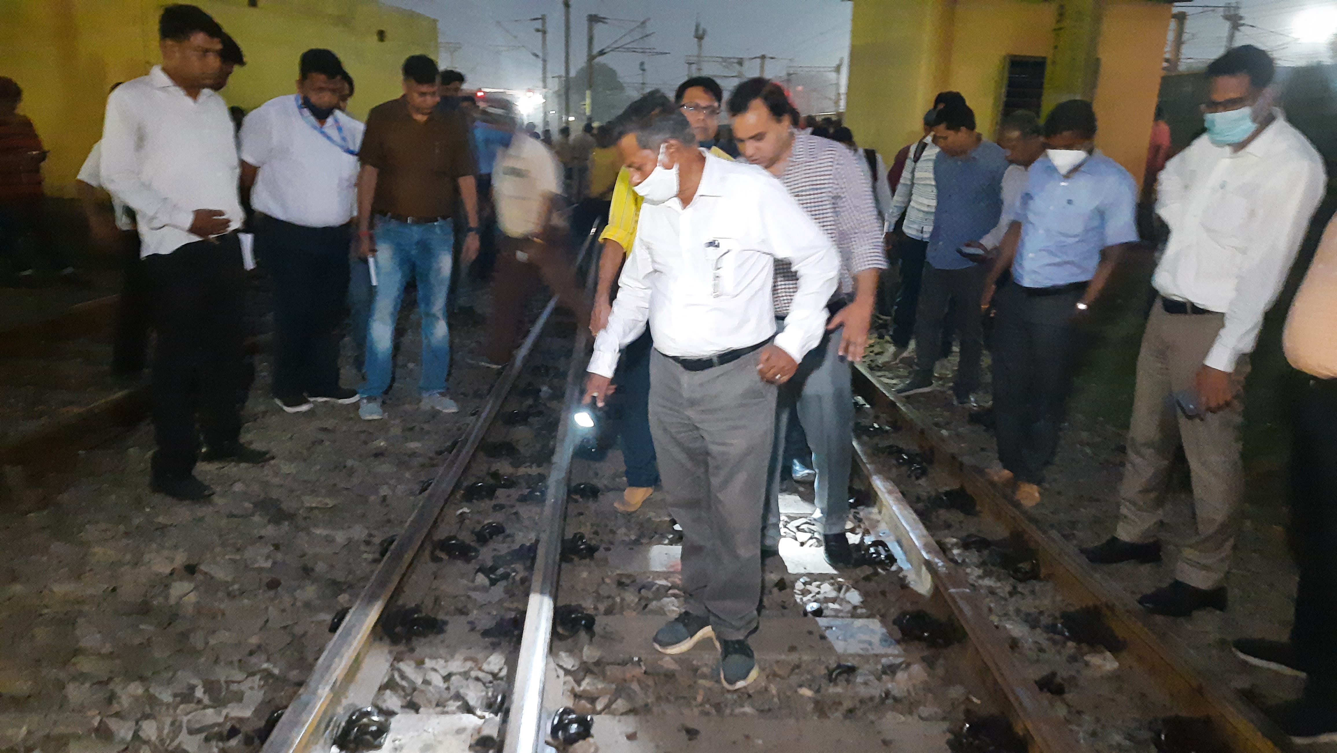 train accident in tatanagar station General coach of Mumbai Howrah Express derails