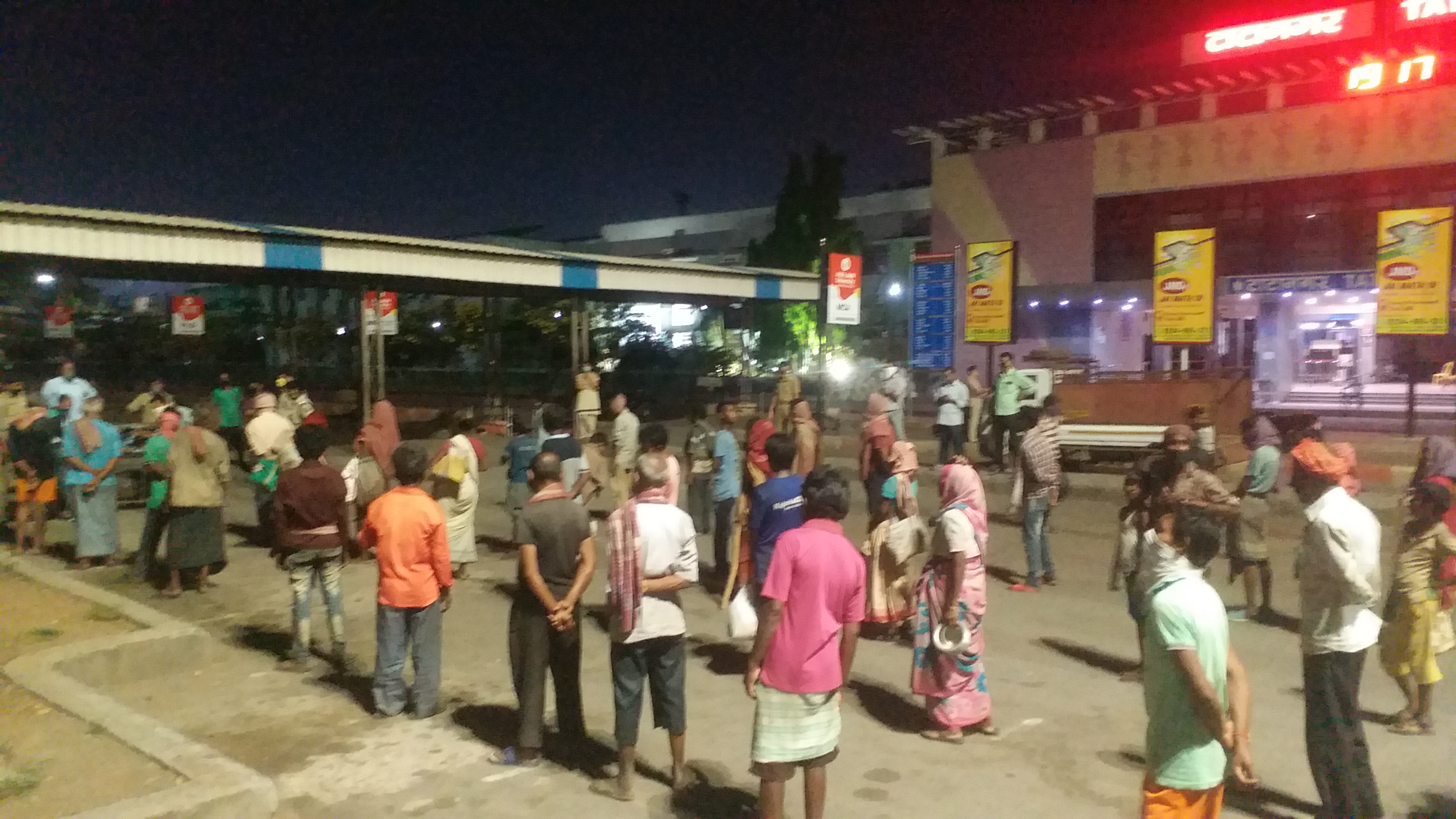 Poori vegetable mineral water fed to the poor during dinner in jamshedpur