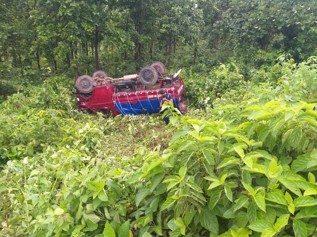 Vehicle of CRPF jawans overturned