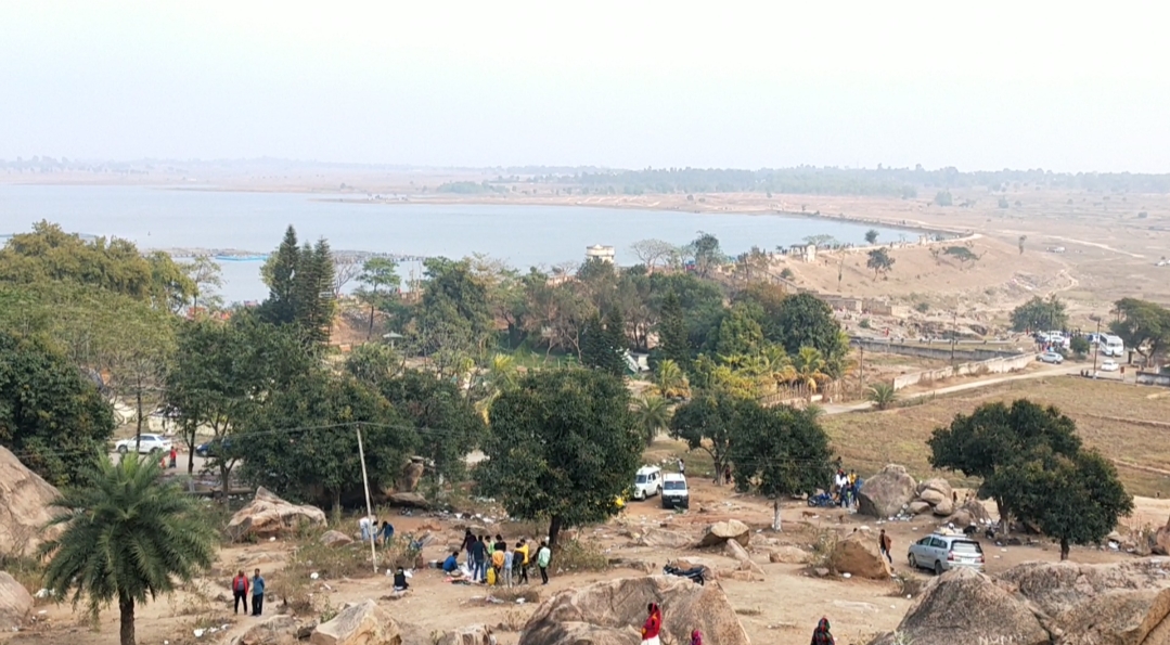 Crowd of tourists at Khandoli Giridih