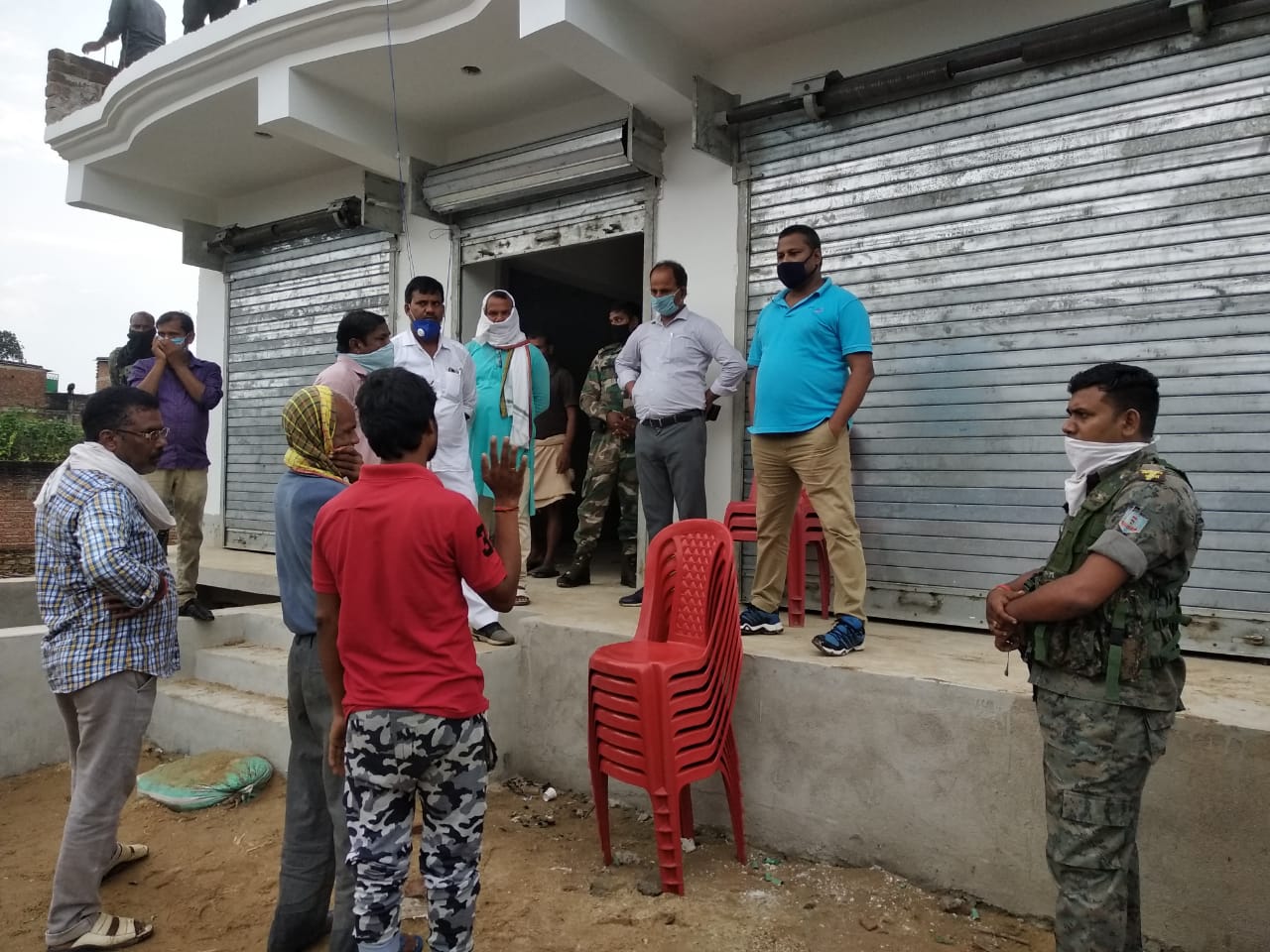 villagers create ruckus in giridih over water logging on the road