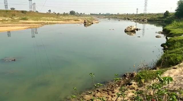 Weeds due to drowning of children in river in Mangrodih of Giridih