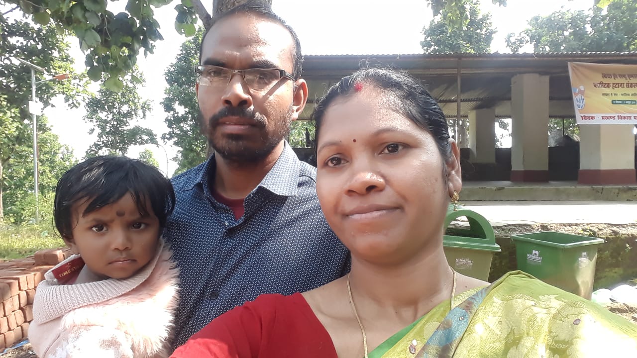 story of gumla girl vanshika who donate her eyes, tribal couple of gumla donated eyes of their baby vanshika, story of gumla girl vanshika, गुमला गर्ल वंशिका की कहानी जिसने आंखें दान कर दी, गुमला के आदिवासी जोड़े ने अपनी बेबी वंशिका की आंखें दान की, गुमला की बच्ची वंशिका की कहानी