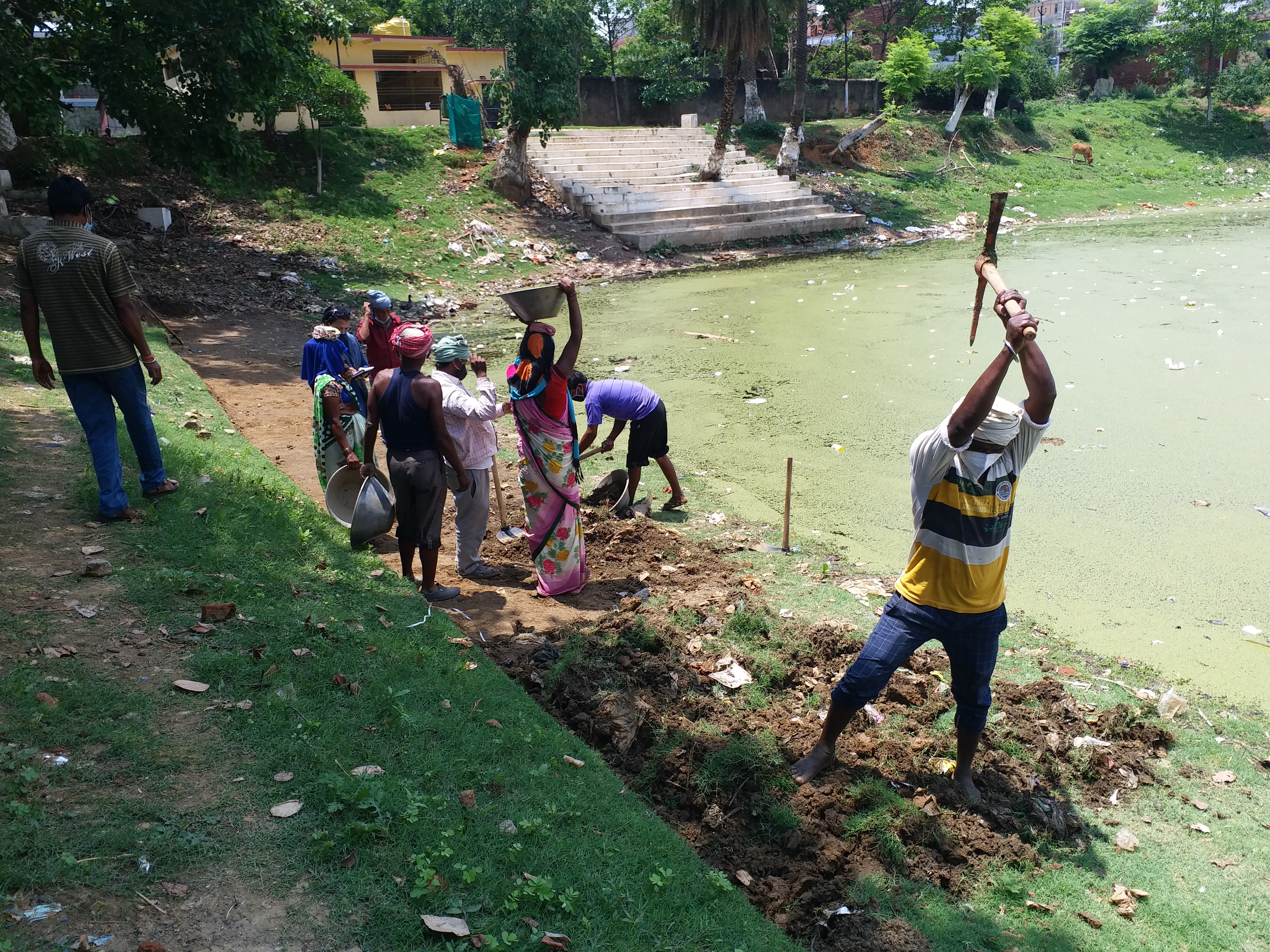 Labors got employment from Mukhyamantri Shramik Yojana in Hazaribag