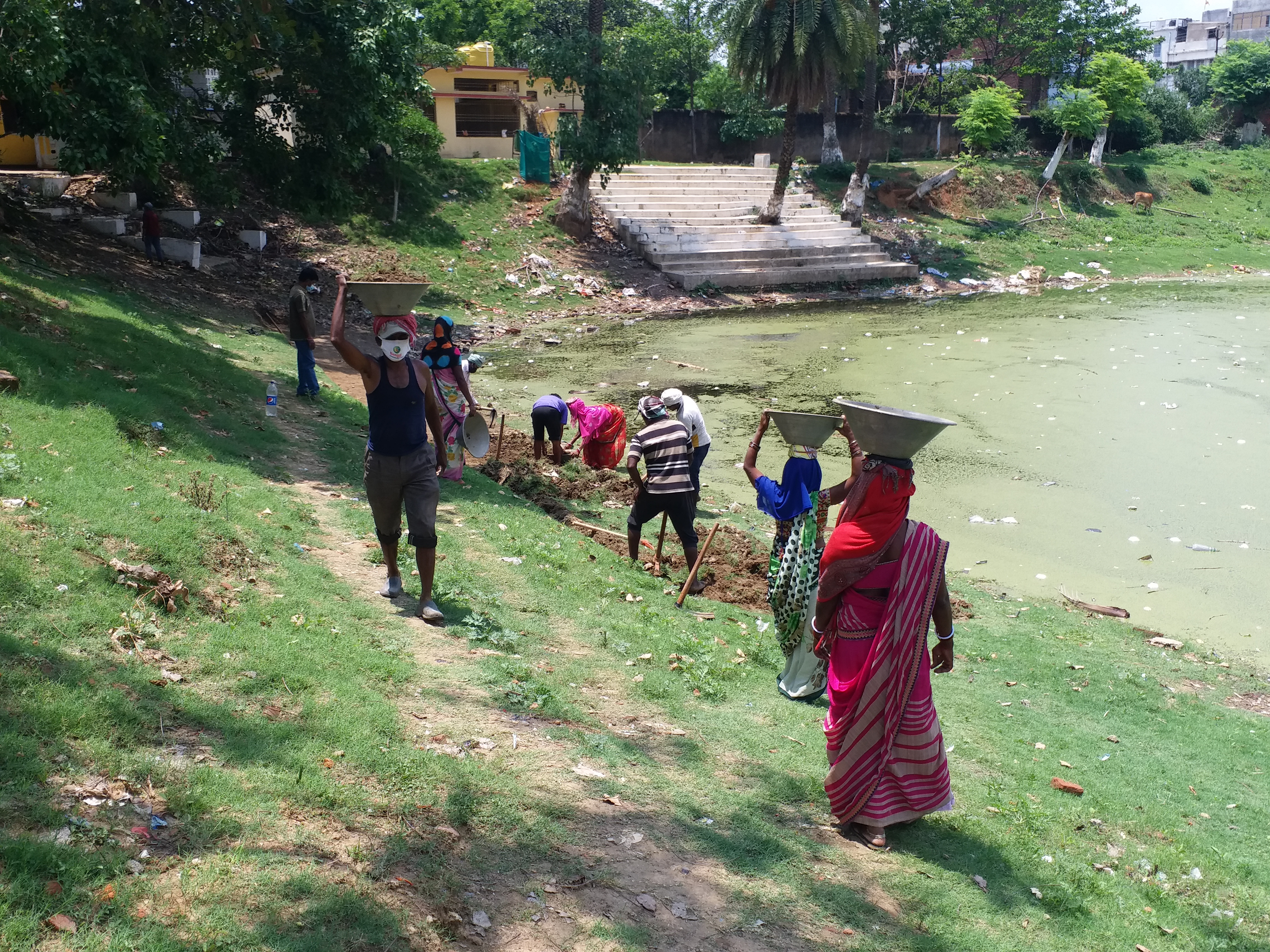 Labors got employment from Mukhyamantri Shramik Yojana in Hazaribag