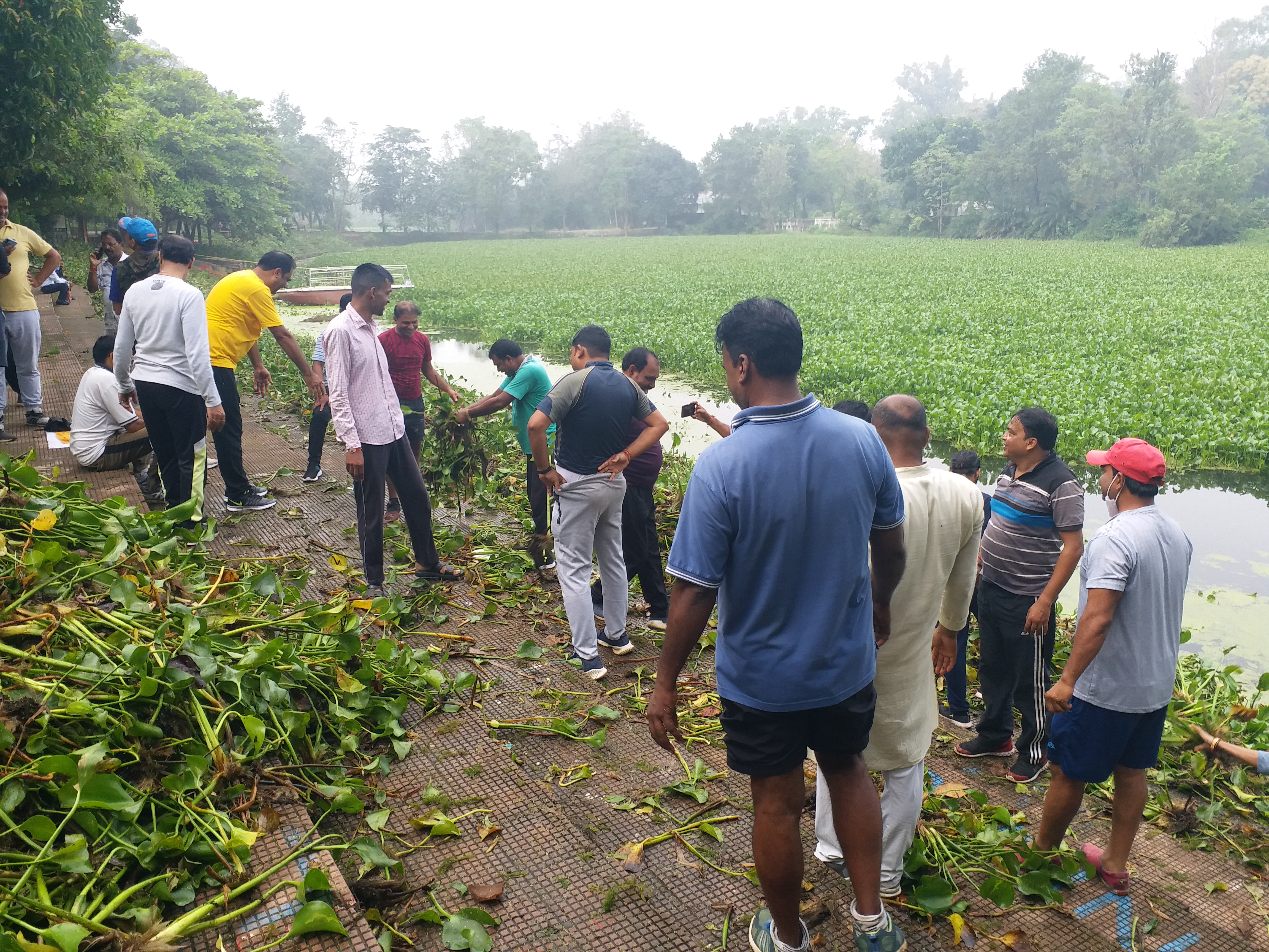 Youth started cleaning lakes in Hazaribag