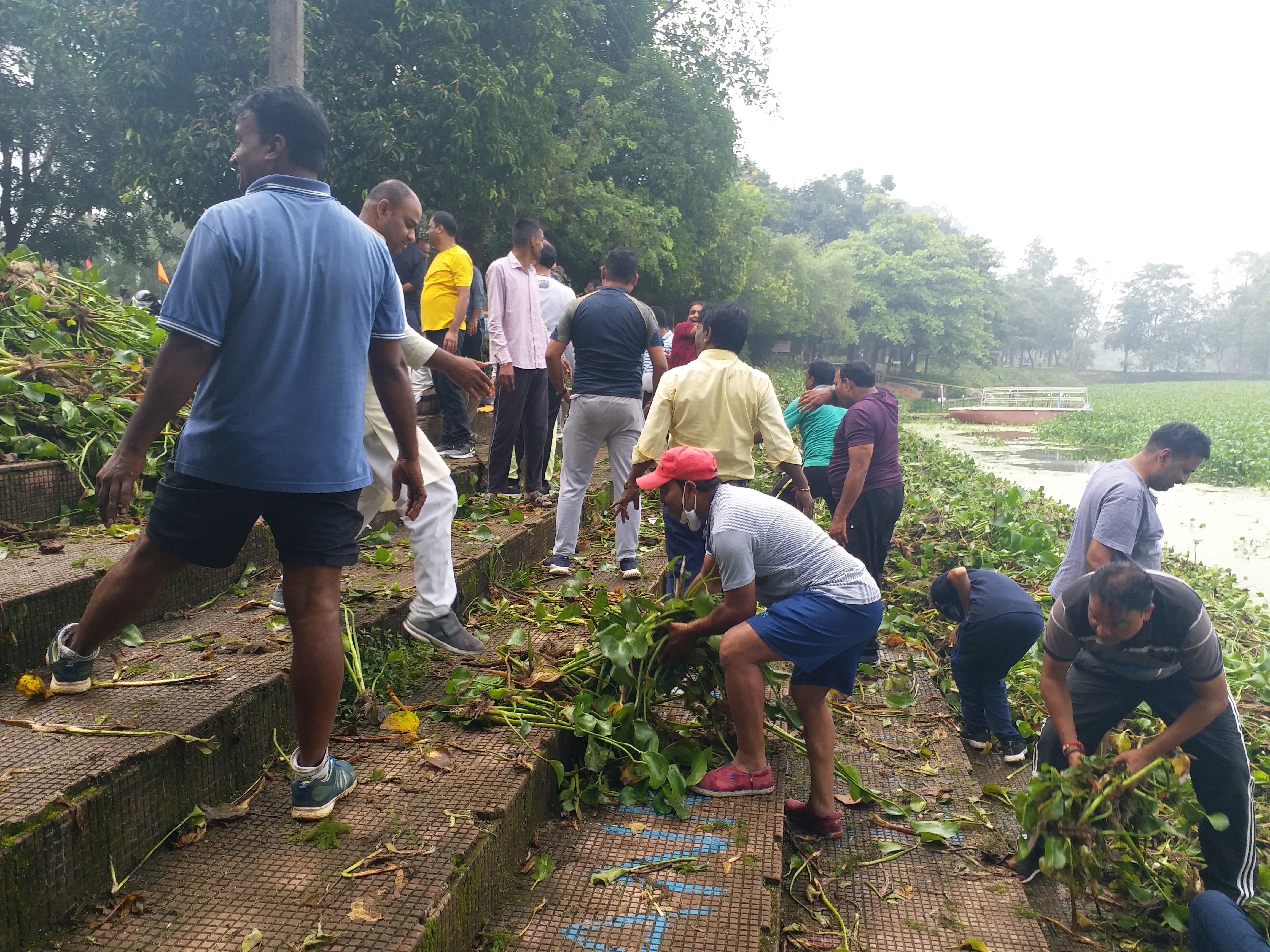 Youth started cleaning lakes in Hazaribag