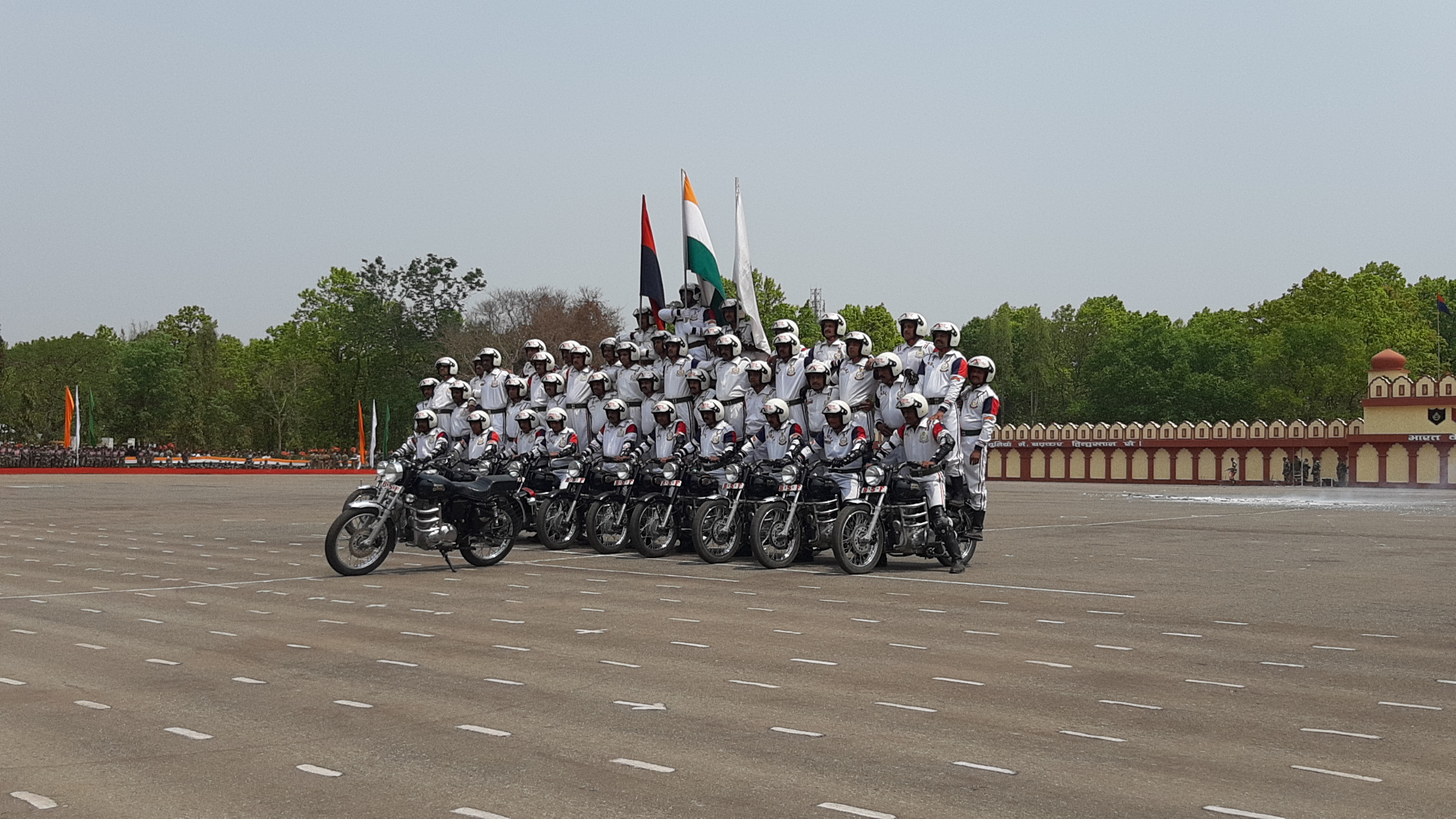 feats of bsf daredevil team in passing out parade in hazaribag governor ramesh bais praising