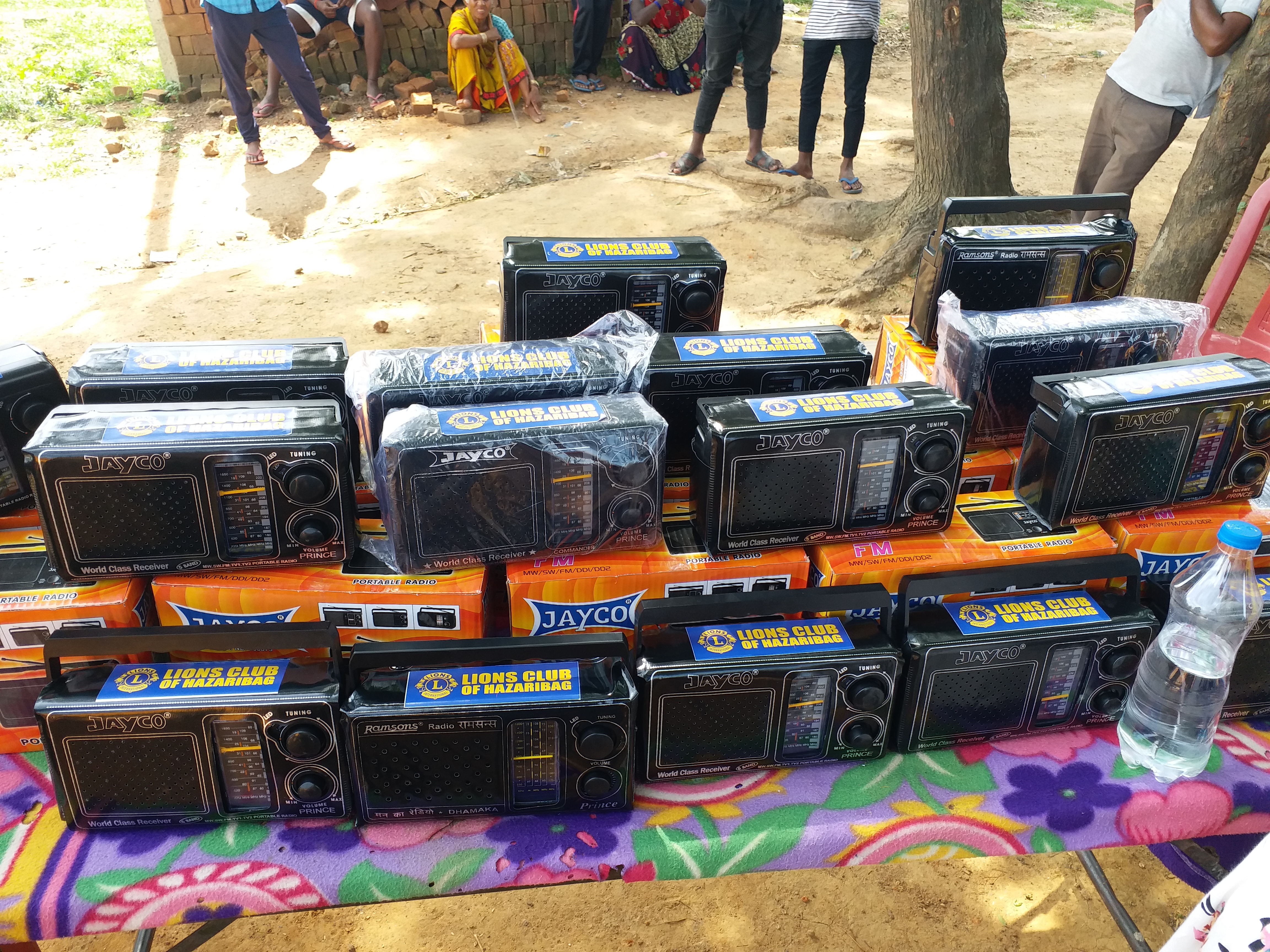 lions club distributed 25 radio sets for poor children in hazaribag