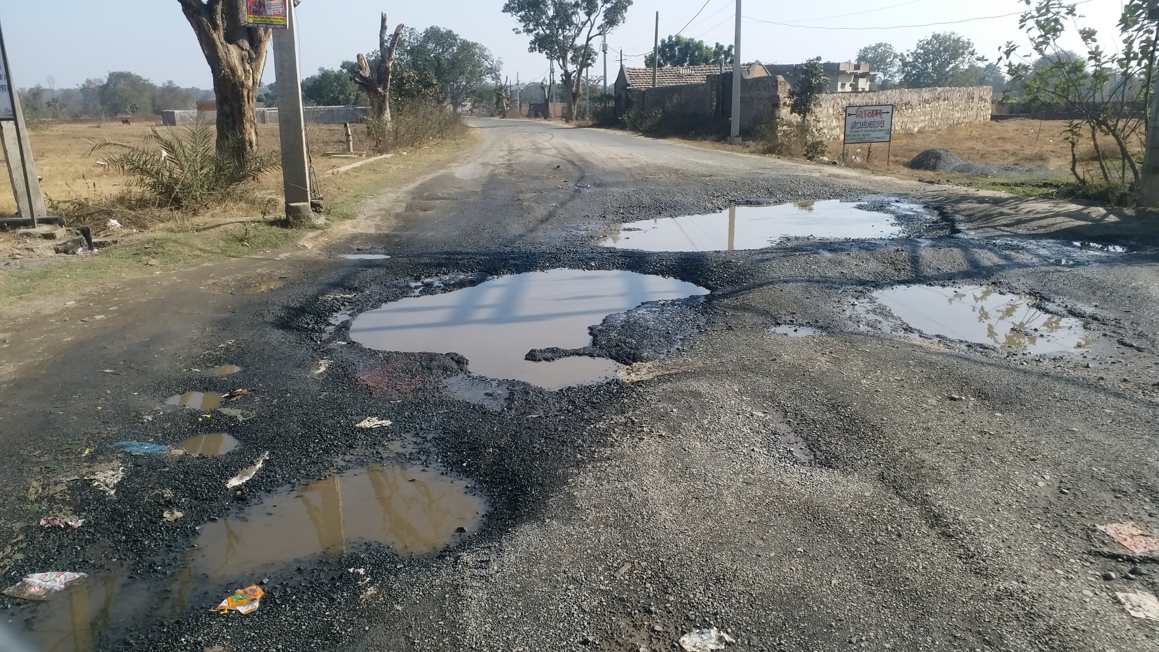 nh-419-is-in-bad-condition-in-jamtara