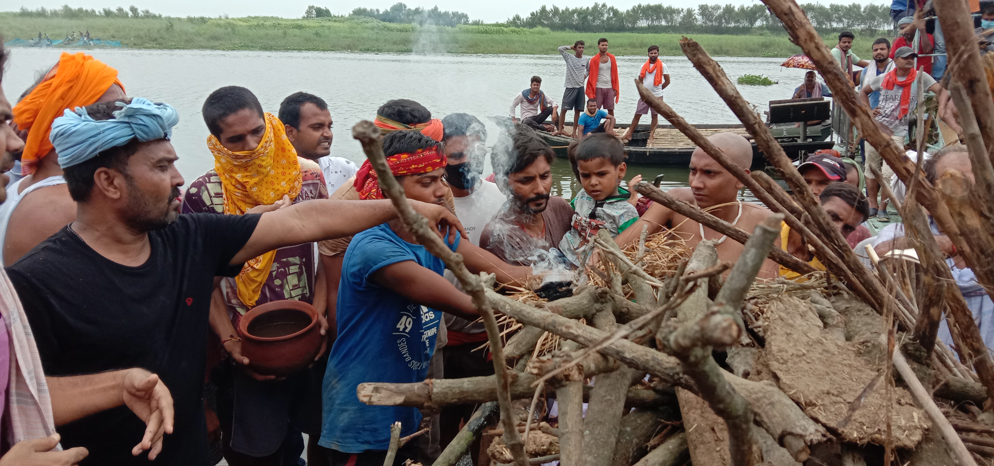 martyr kundan ojha cremated in sahibganj, शहीद कुंदन ओझा पंचतत्व में हुए विलीन