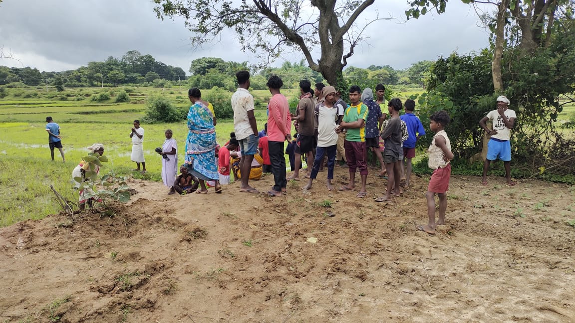 Dead body of woman and children in well in Peraka village of Khunti found