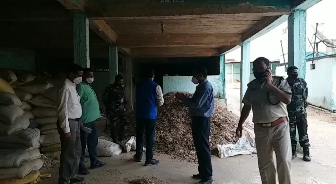 godowns sealed on illegal mica storage in Koderma